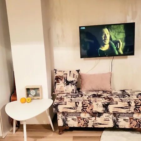 Sleep And Drive Free Wifi Private Parking Apartment