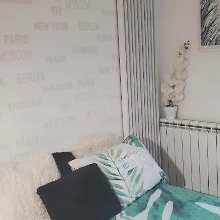Sleep And Drive Free Wifi Private Parking Apartment