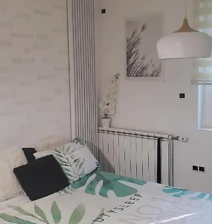 Sleep And Drive Free Wifi Private Parking Apartment